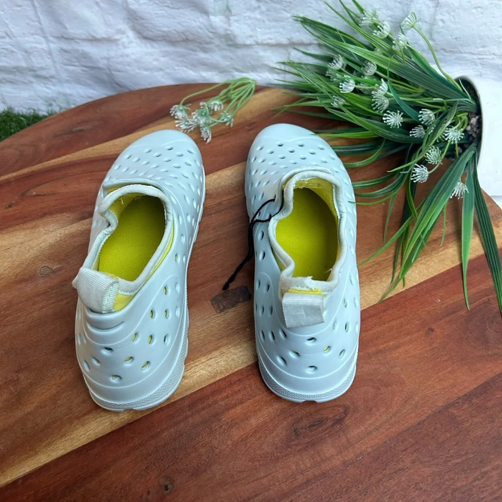 Hunter Original Lightweight Outdoor Shoe with Ventilating... Size US B3 G4